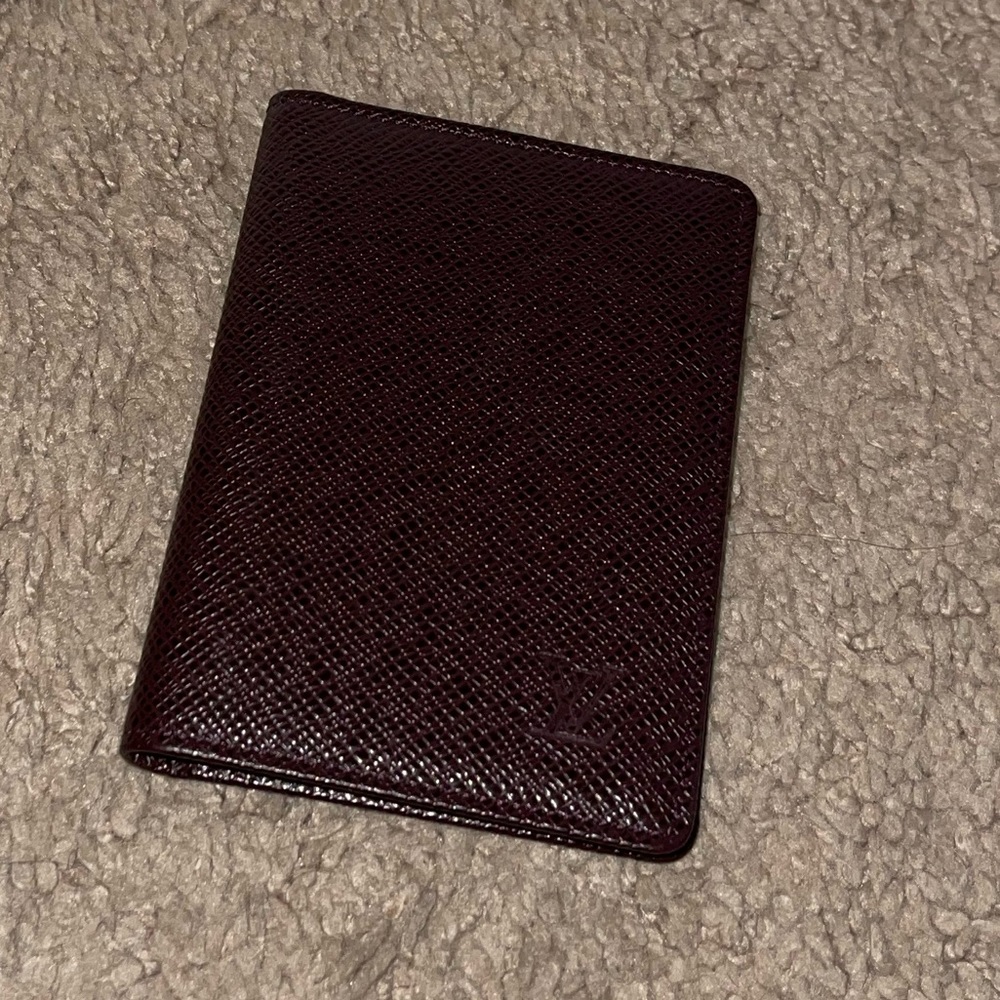 ✨Authentic Louis Vuitton Maroon Taiga Leather Card Holder✨